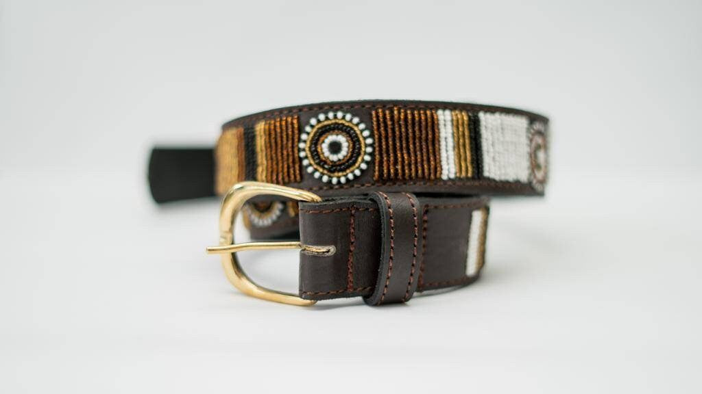 MAASAI OR ET MARRON : Ceinture en cuir perlé Massaï faite à la main – Ceinture artisanale tribale africaine pour hommes et femmes – Style ethnique bohème décontracté